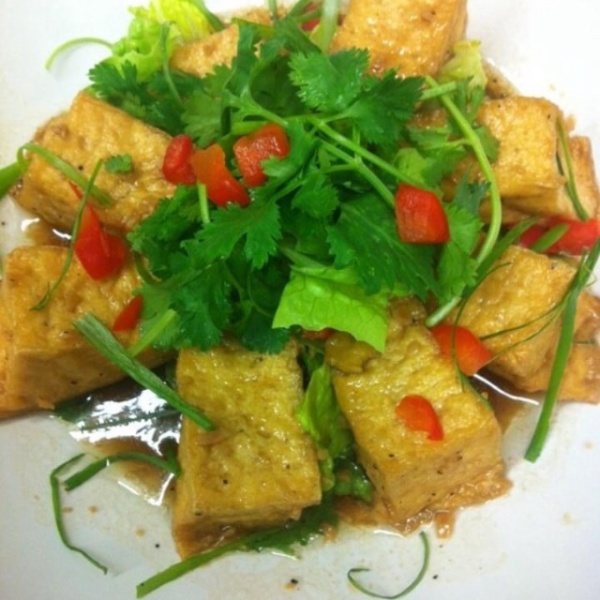Order Garlic Tofu food online from Simply Thai Restaurant store, Los Angeles on bringmethat.com