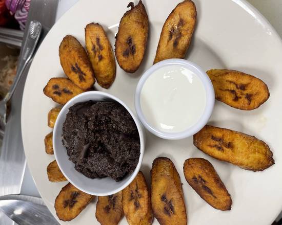 Order Sliced Sweet Banana with Beans and Sour Cream (Platano En Tajadas Con Frijoles Y Crema) food online from Ams Cafe store, White Plains on bringmethat.com