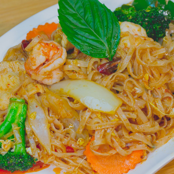 Order N4. Basil Pad Thai food online from Mango thai cuisine store, West Newton on bringmethat.com