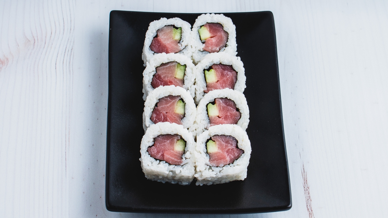 Order Yellowtail Roll food online from Bento & Noodles store, Chula Vista on bringmethat.com
