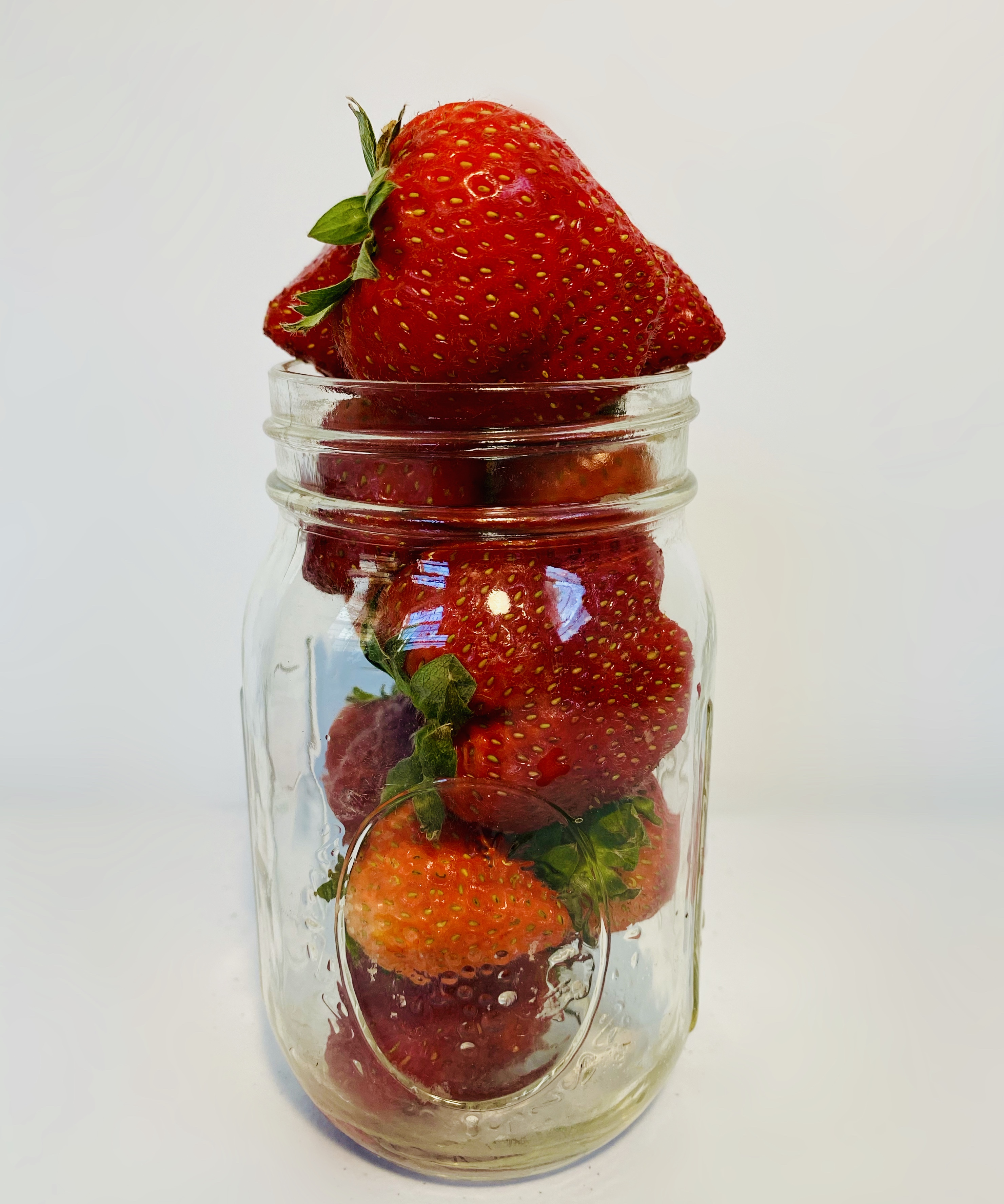 Order Strawberry Smoothie food online from Pineapple Xpressed Cafe store, McHenry on bringmethat.com