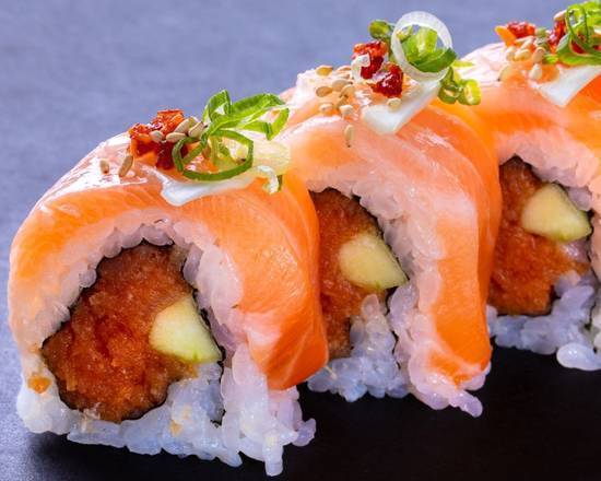 Order Lemon Salmon Roll (5 Pcs) food online from SushiStop Culver City store, Culver City on bringmethat.com