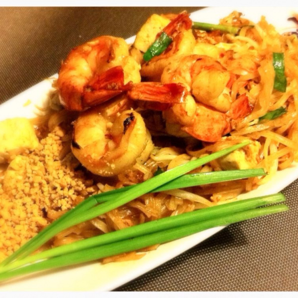 Order Siam Pad Thai food online from Erawan restaurant store, Philadelphia on bringmethat.com