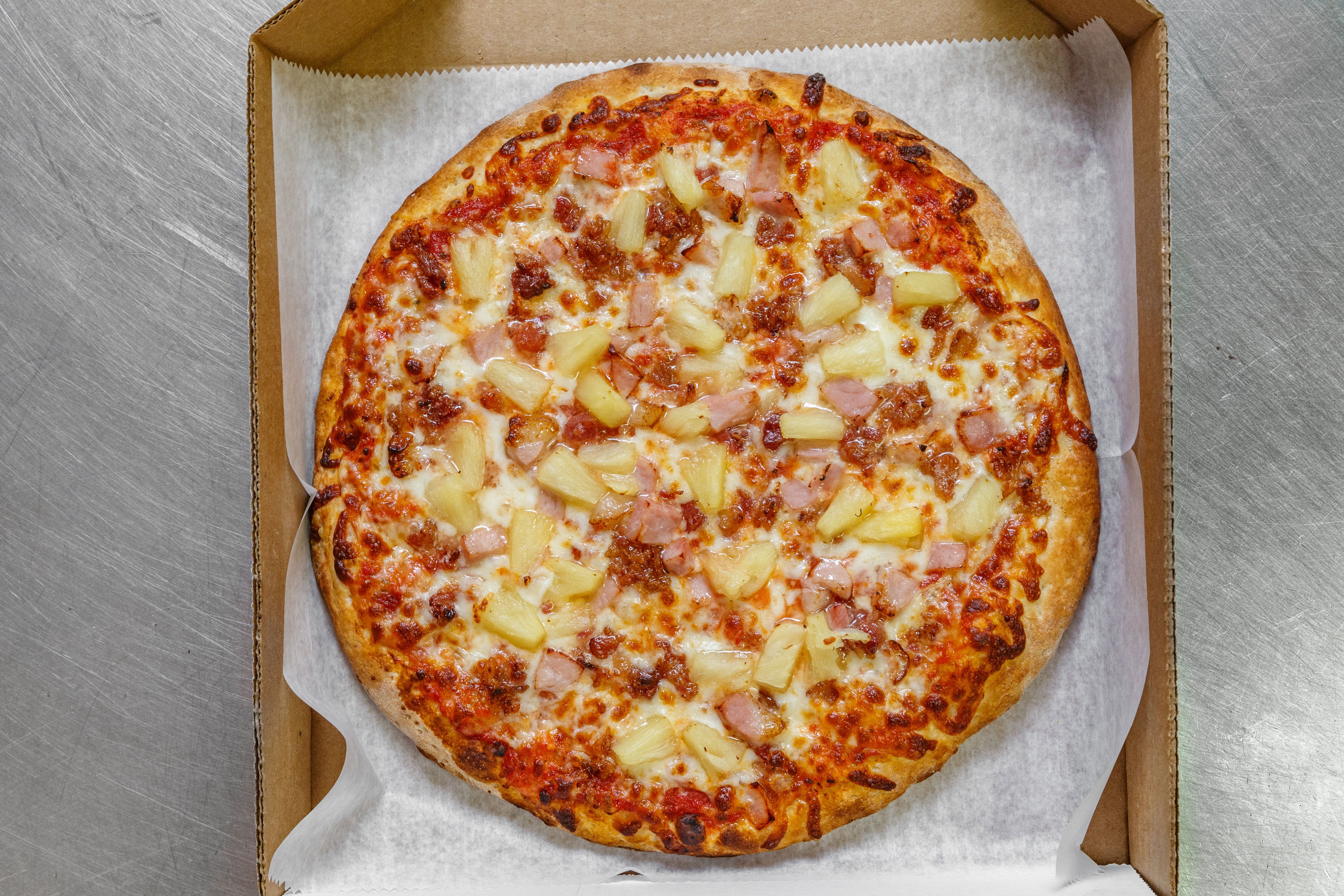 Order Hawaiian Pizza - Small 10” (6 Cut) food online from Pizza DeCasa store, Coraopolis on bringmethat.com
