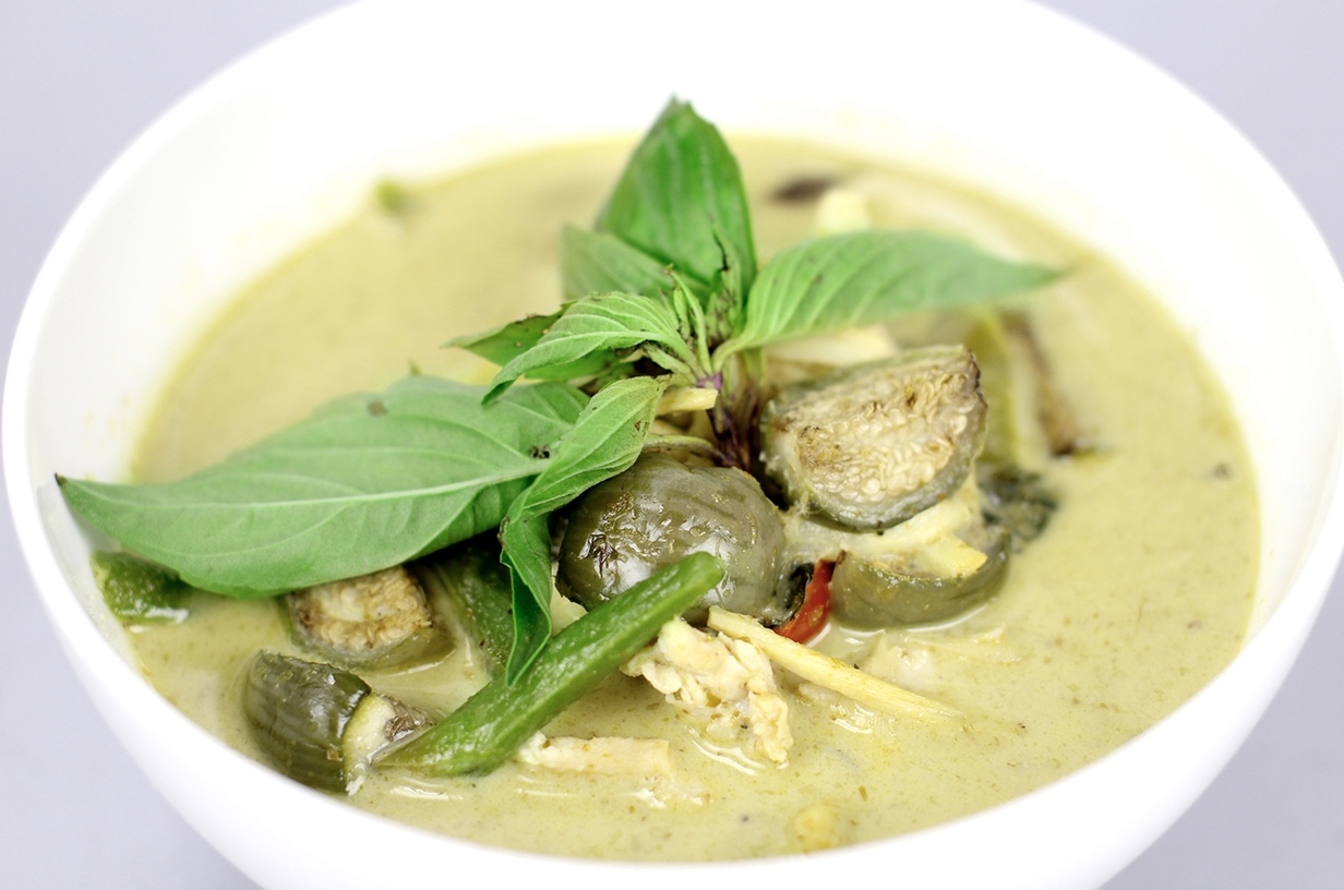 Order Spicy Thai Green Curry Chicken food online from Min Min Asian Cafe store, Chicago on bringmethat.com