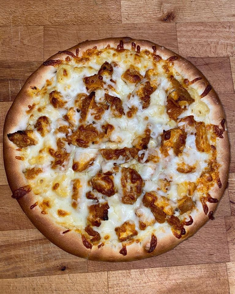 Order Buffalo Chicken Mac & Cheese Pizza - Small 10'' food online from Asylum Street Pizza store, Norwich on bringmethat.com