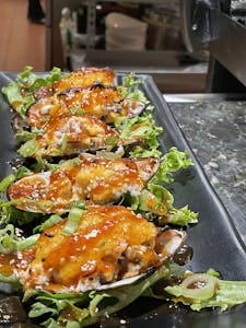 Order Baked Green Mussels food online from Aki Sushi & Japanese Fusion store, San Jacinto on bringmethat.com