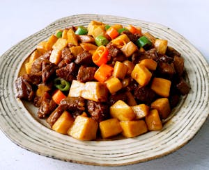 Order Mushroom Beef 杏鲍菇炒牛肉 food online from Fine China store, Lansing on bringmethat.com