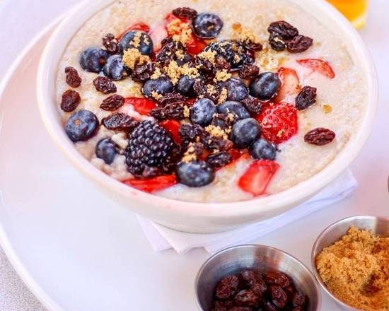 Order Old Fashioned Oatmeal with Berries food online from Honey's Bistro & Bakery store, San Diego on bringmethat.com