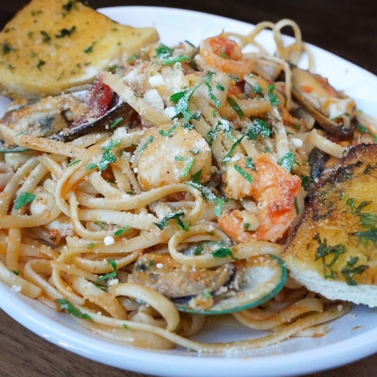 Order Linguine Mediterraneo food online from Jimmy E Bar + Grill store, Signal Hill on bringmethat.com