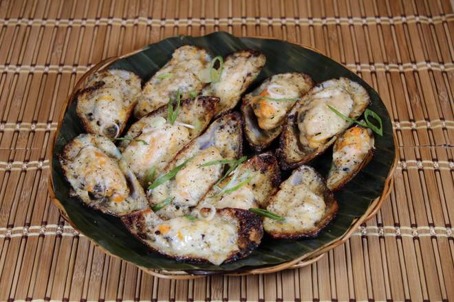 Order Cheese Mussels (12 pieces) food online from Chicken Ati-Atihan Grill And Restaurant store, Niles on bringmethat.com