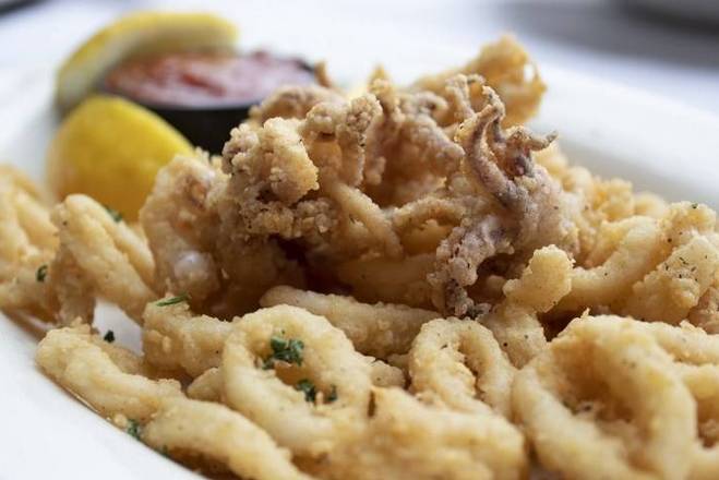 Order Fried Calamari food online from Papa Joe Italian Cuisine store, Orland Park on bringmethat.com