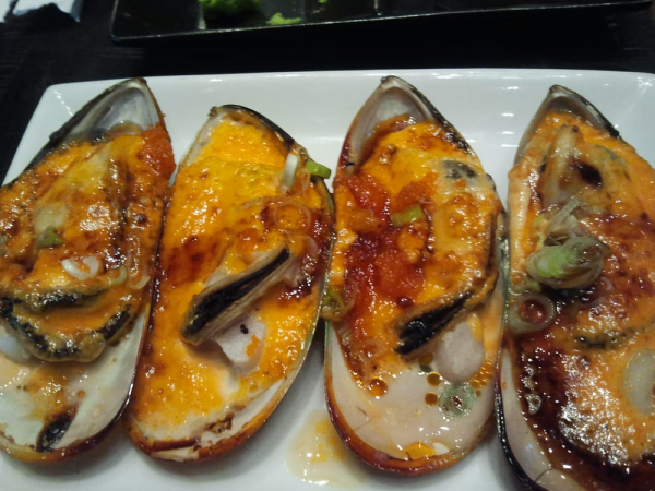 Order 6 Pieces Baked Green Mussels food online from Ami Sushi store, Westwood on bringmethat.com
