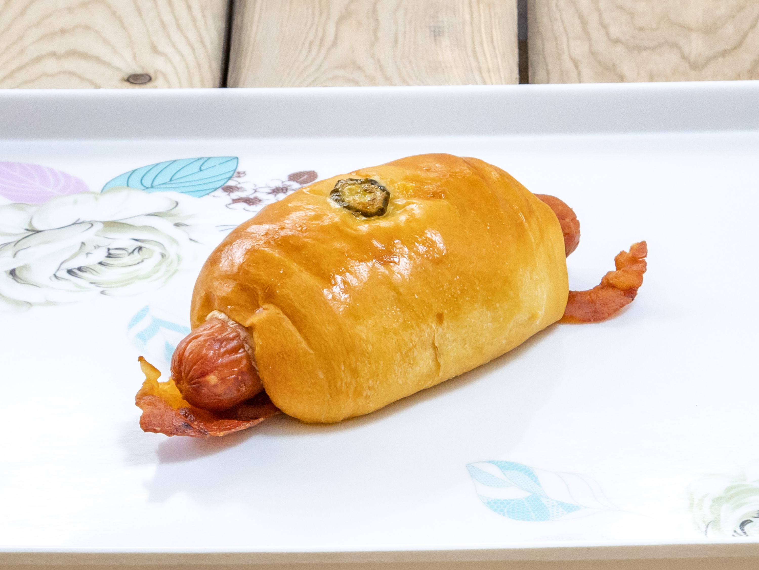 Order Jumbo Jalapeno Bacon Sausage Roll food online from Cotton Candy Donuts store, Dallas on bringmethat.com