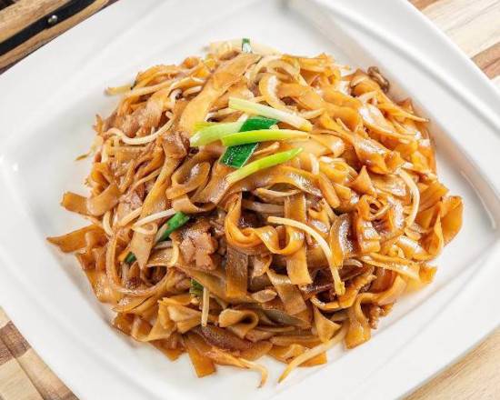 Order Bean Sprout Soy Sauce Chow Fun / Chow Mein food online from Shooting Star Cafe store, Oakland on bringmethat.com