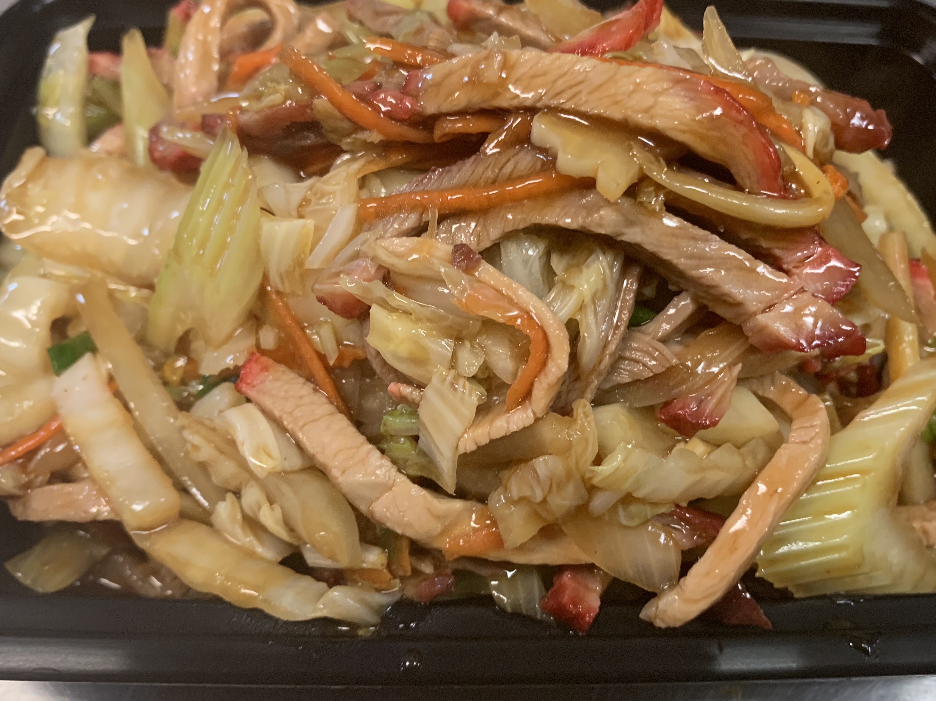 Order 19. Roast Pork Chow Mein food online from Tsing Tao Chinese Cuisine store, Mesa on bringmethat.com