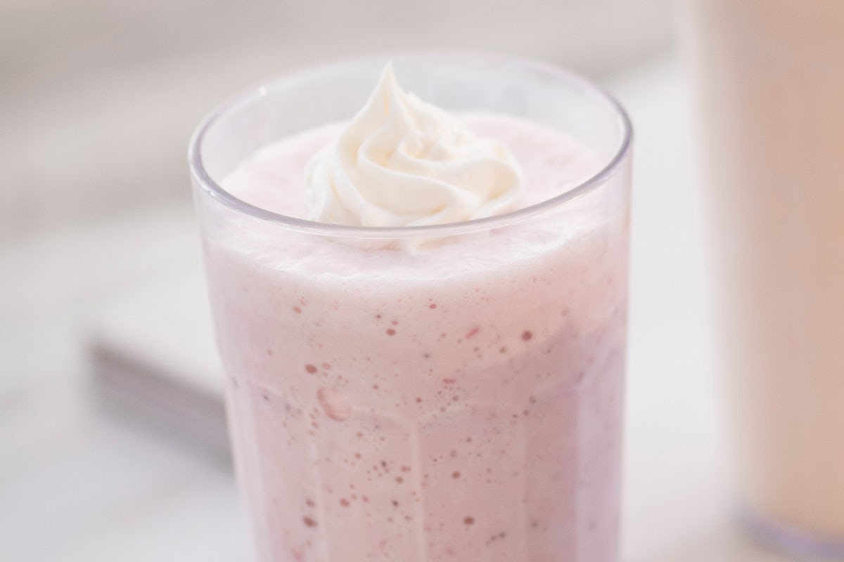 Order Strawberry Shake food online from Bakery By Perkins store, Fargo on bringmethat.com