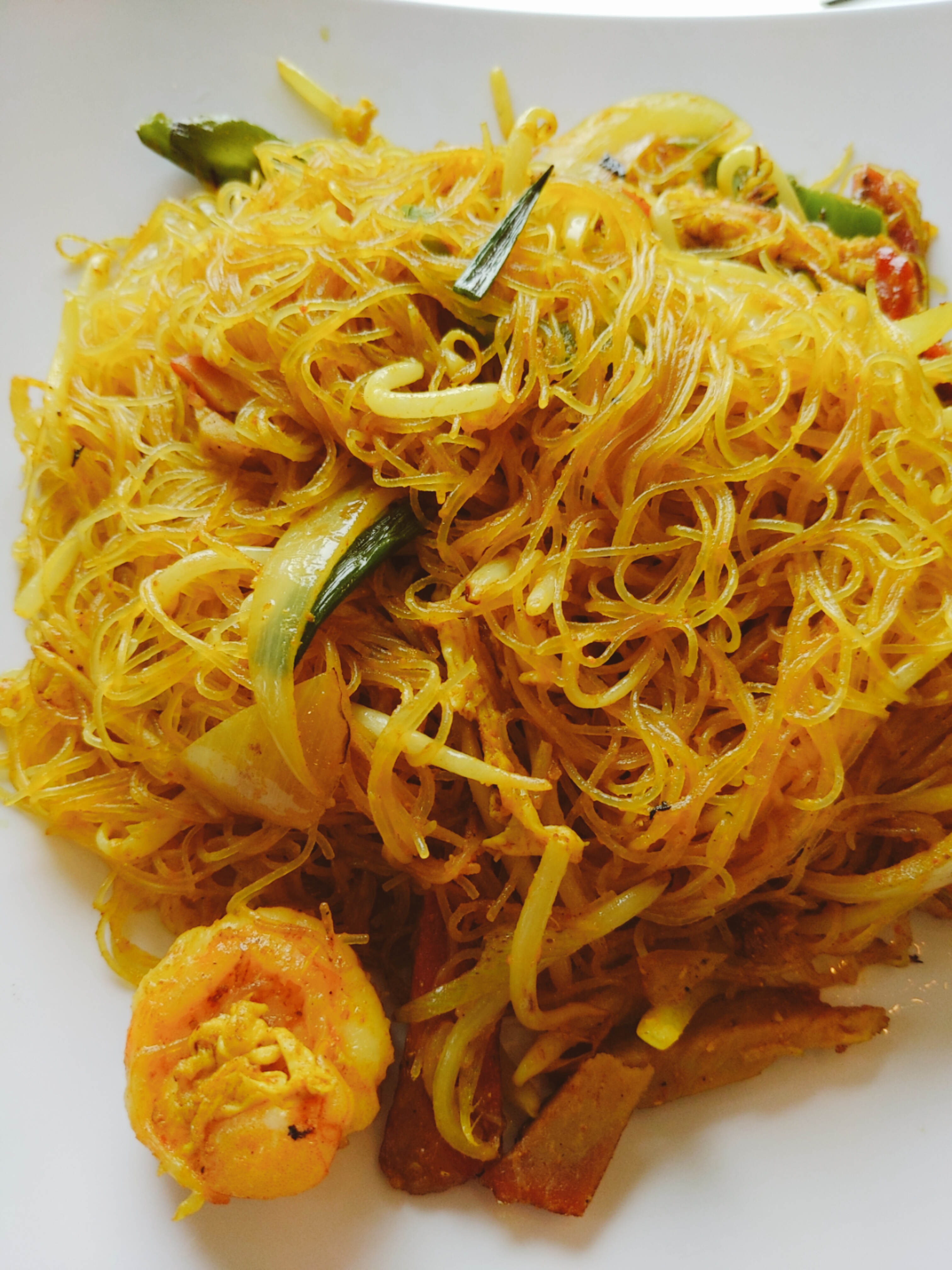 Order Singaporean Stir Fried Rice Noodle food online from Bite Feast store, Davis on bringmethat.com
