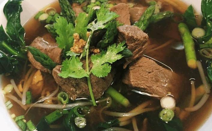 Order Beef Noodle Soup food online from 5 Thai Bistro store, Portsmouth on bringmethat.com