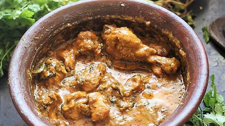 Order Chicken Handi food online from Tandoori & Curry store, Fremont on bringmethat.com