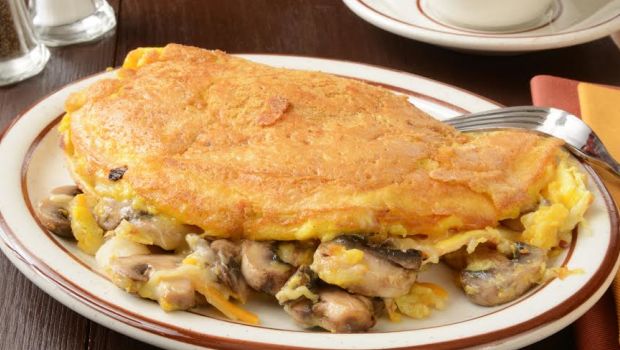 Order B37. Chicken Omelet Platter food online from Middletown Deli And Convenience store, Bronx on bringmethat.com