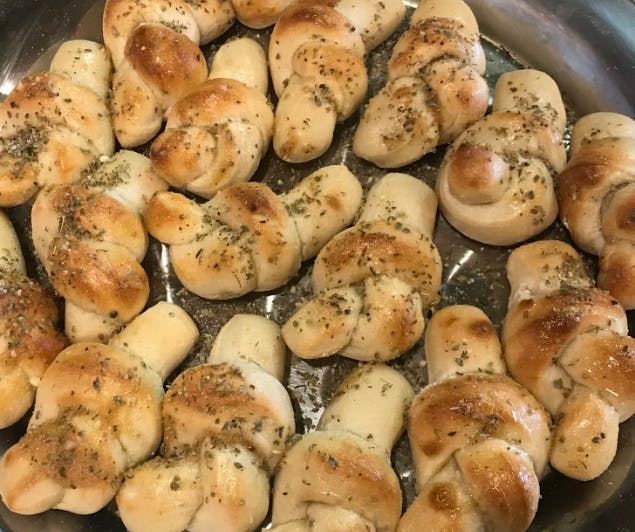 Order Garlic Knots - 6 Pieces food online from Rocco Pizzeria & Italian store, Hellertown on bringmethat.com