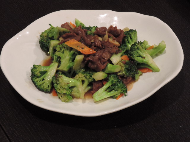 Order D10. Beef with Broccoli food online from Icho Izakaya Fusion Cuisine store, Temple City on bringmethat.com