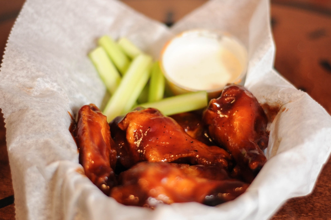 Order 8 Wings food online from Slim's store, Chicago on bringmethat.com