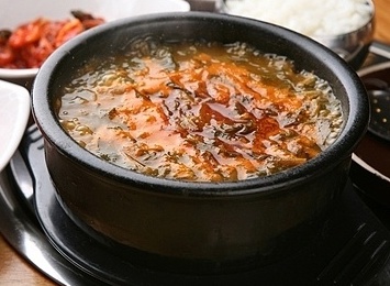 Order 18. Sa-gol-guh-ji-tang(사골우거지탕) food online from Banpojung store, Chicago on bringmethat.com