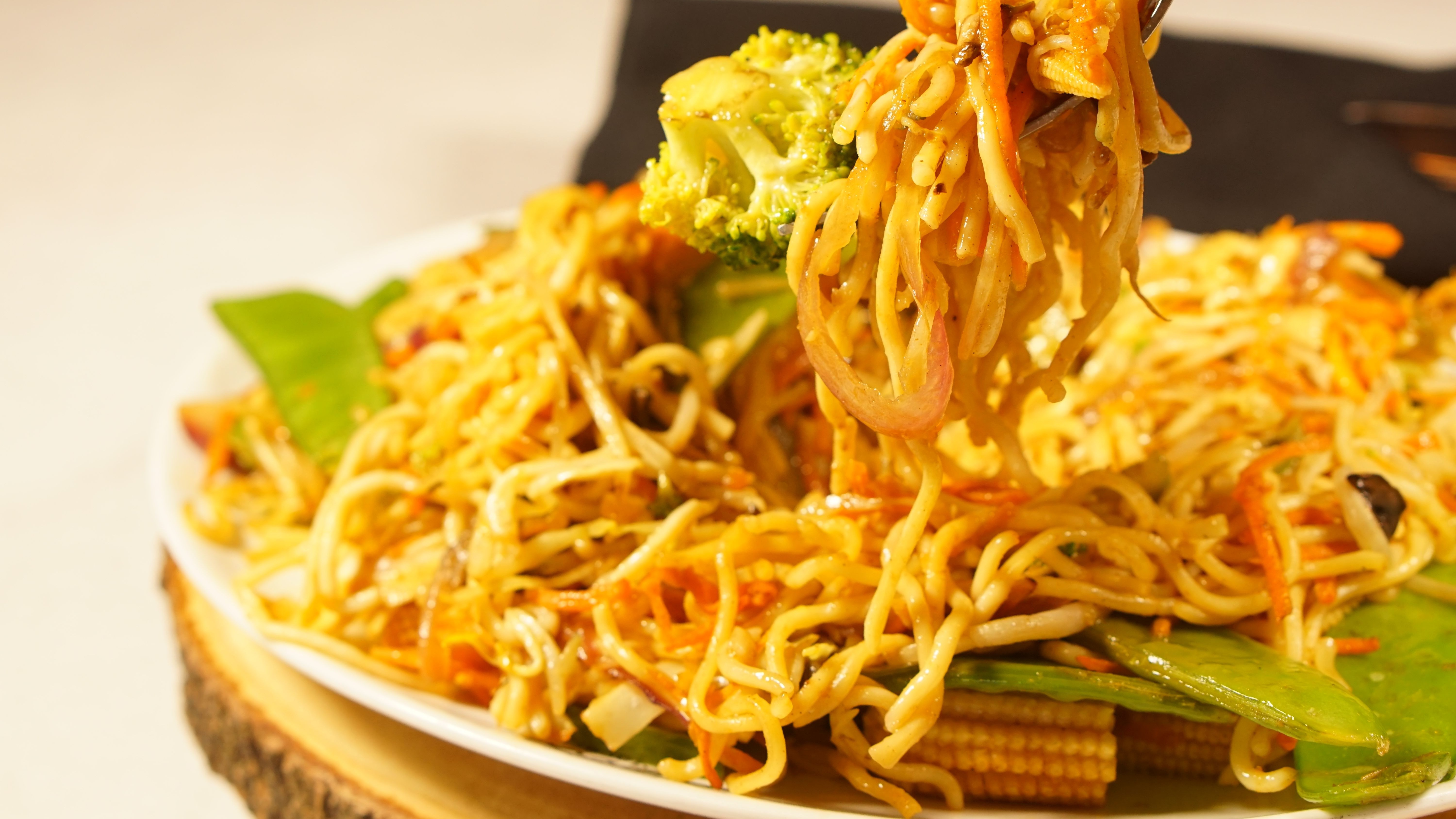 Order Lo Mein food online from Inchin Bamboo Garden store, Irvine on bringmethat.com