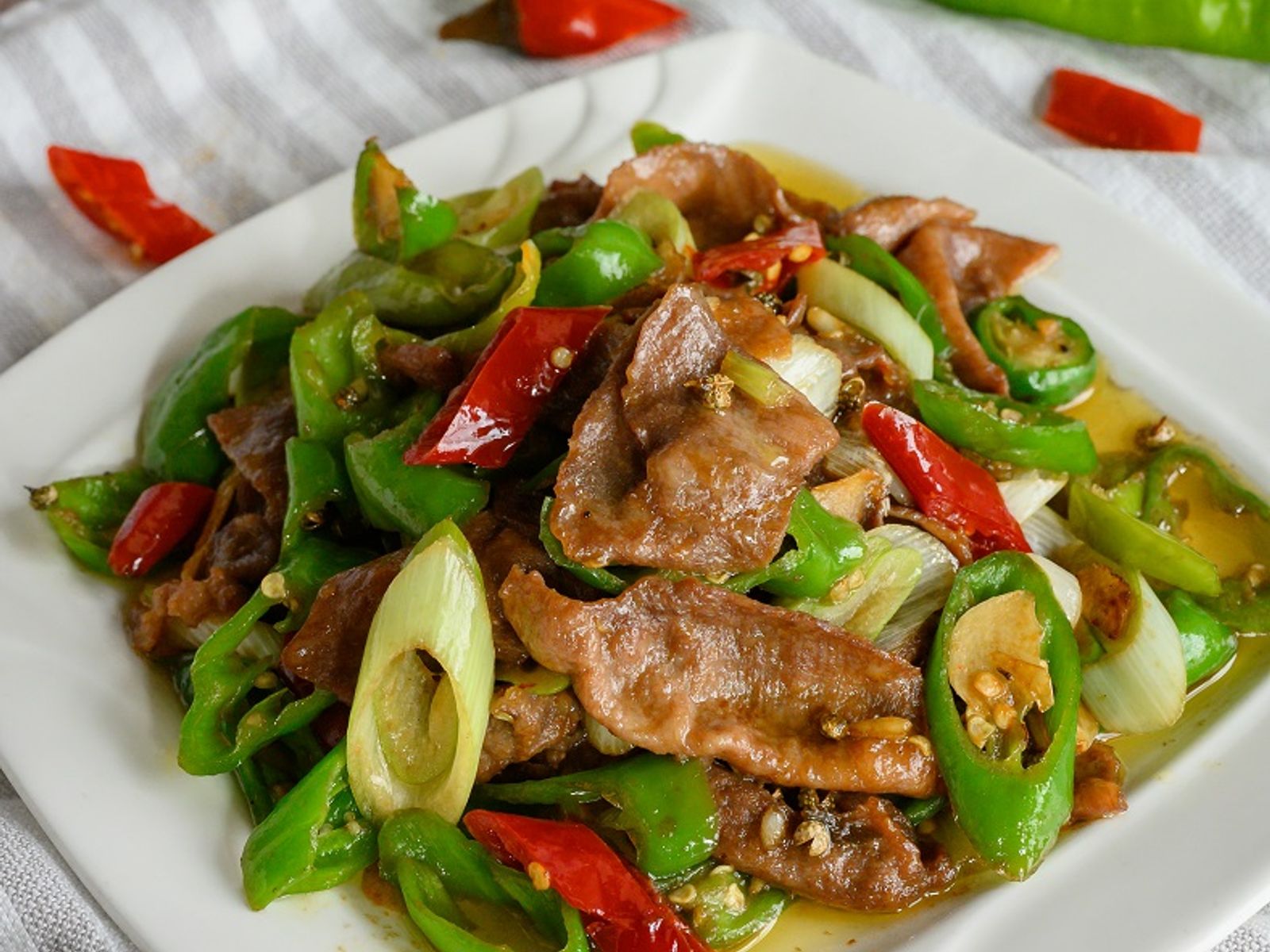 Order Stir Fired Beef Tongue W. Hot Peppers 尖椒炒牛舌 food online from Lao Sze Chuan Chinese Restaurant store, Champaign on bringmethat.com