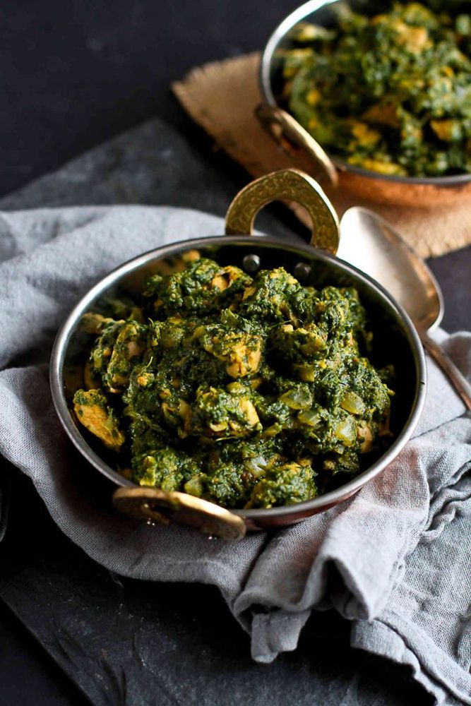 Order Chicken Saag food online from Pb08 Indian Bistro & Bar store, Livermore on bringmethat.com