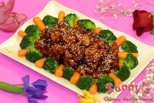 Order 67. Sesame Chicken food online from Sunny's Chinese Noodle House store, Green Bay on bringmethat.com