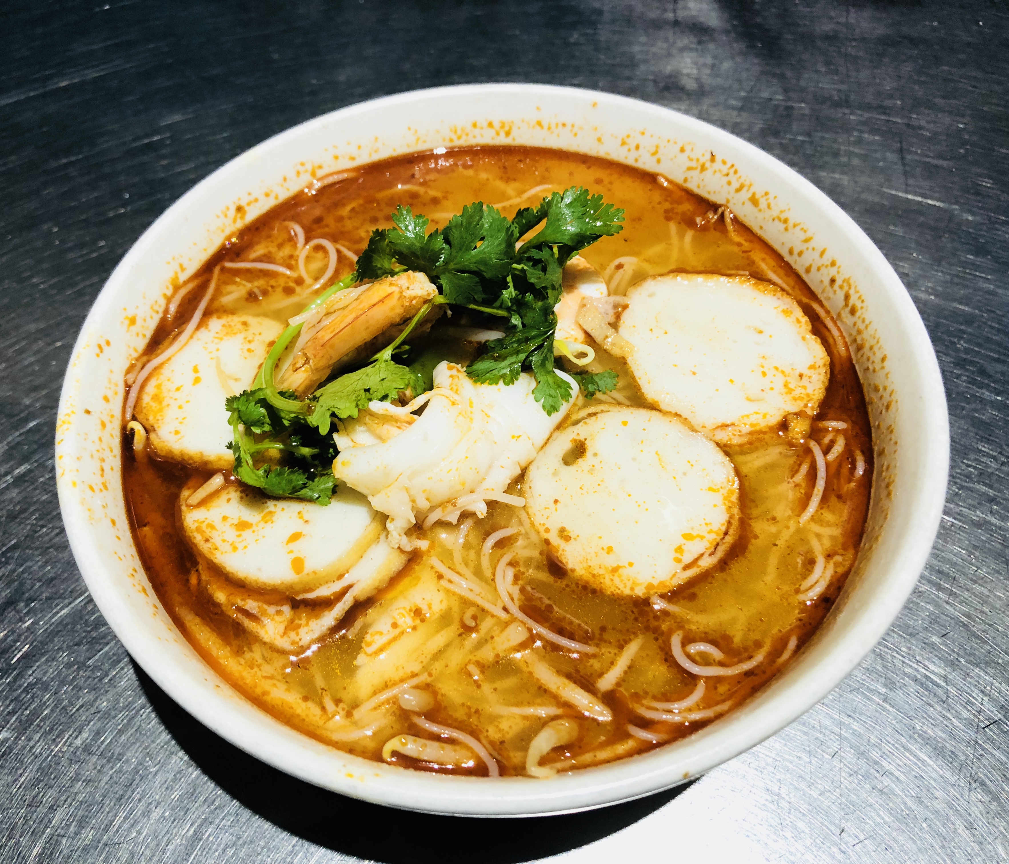 Order W9. Seafood Ton Yum Mee Hoon Noodle Soup food online from WK Restaurant store, New York on bringmethat.com