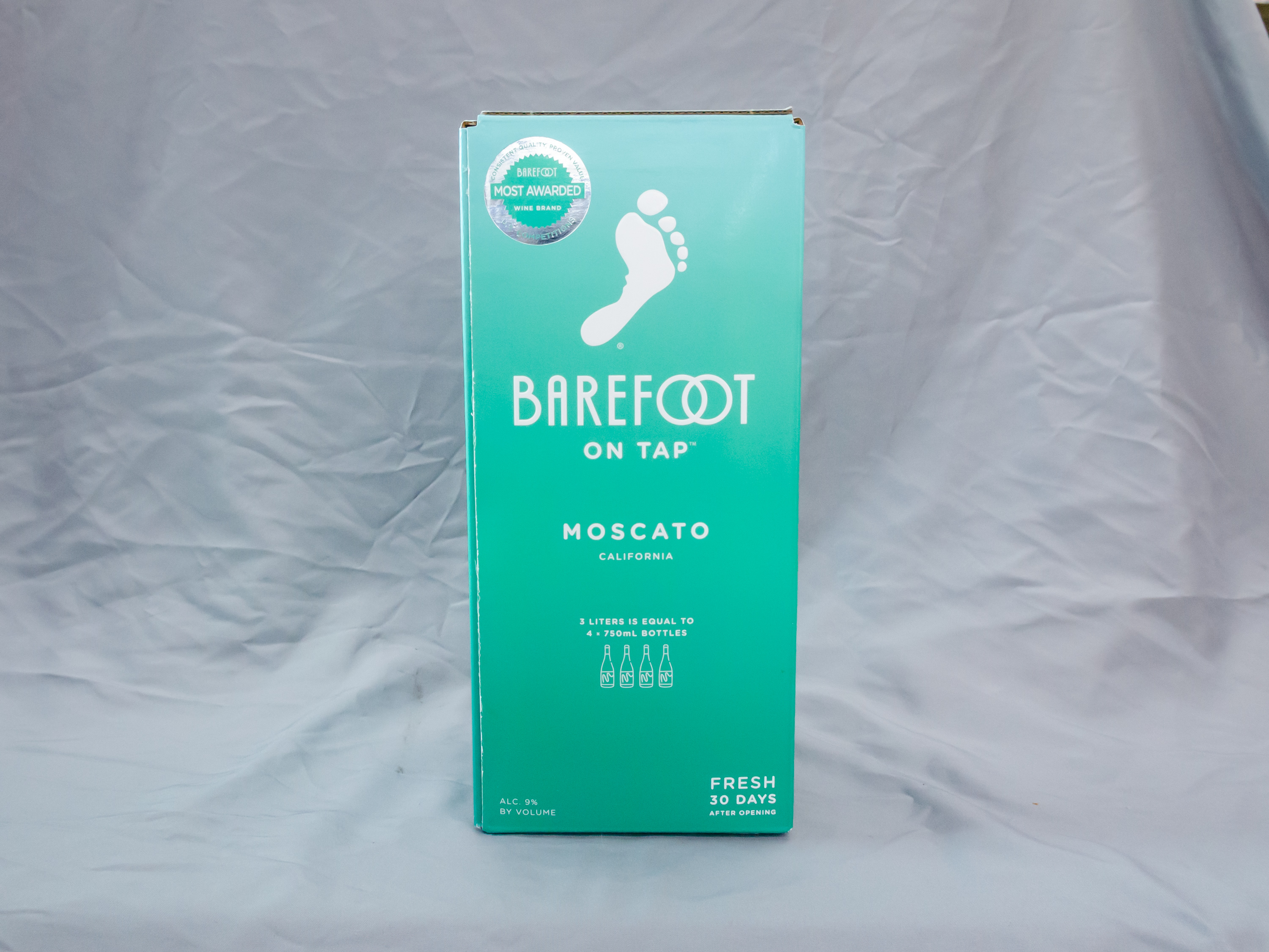 Order Barefoot on Tap Moscato White Wine food online from Fountain Liquor Store store, El Cajon on bringmethat.com