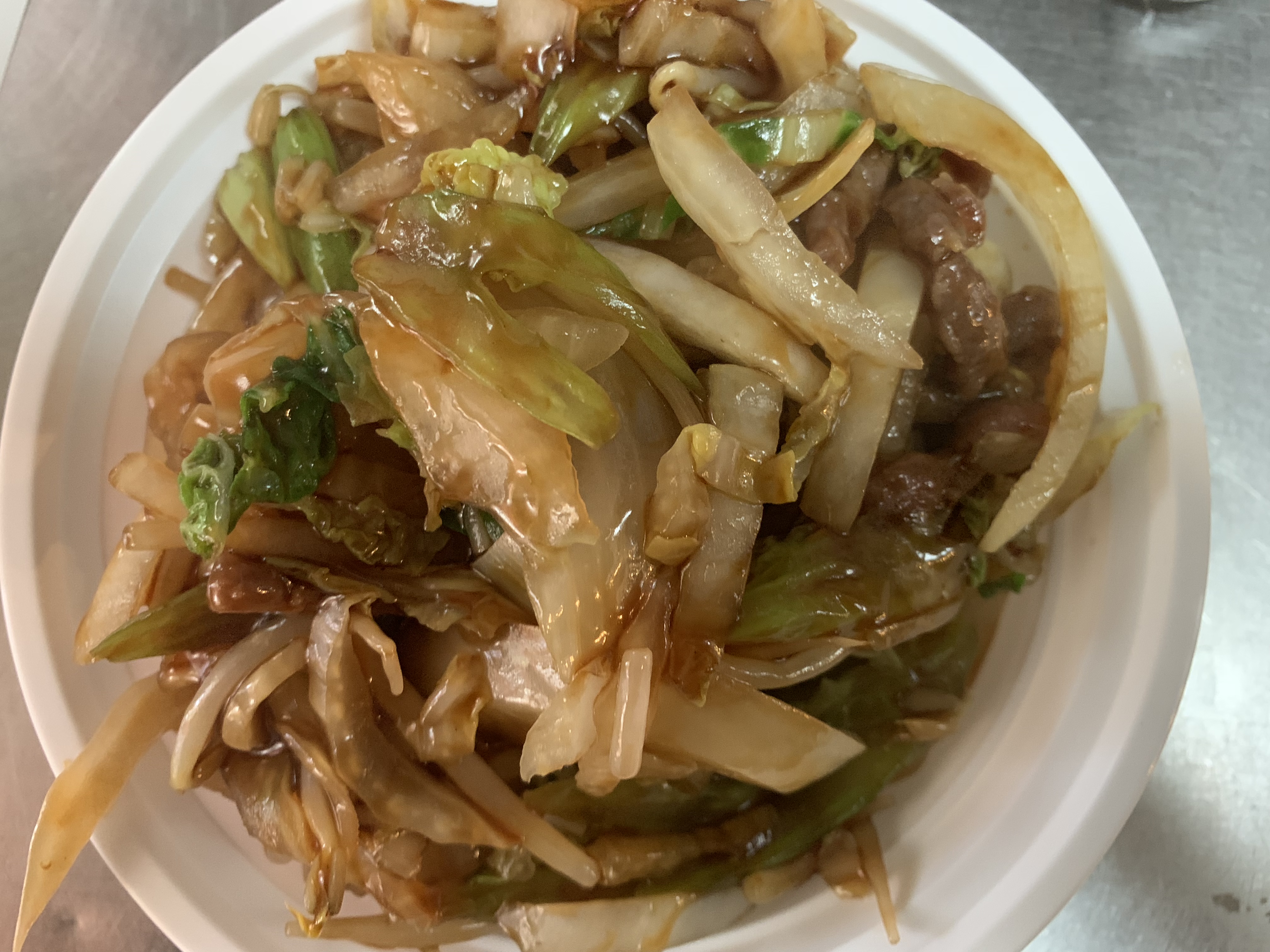 Order Beef Chow Mein food online from Jade House store, Fort Lee on bringmethat.com