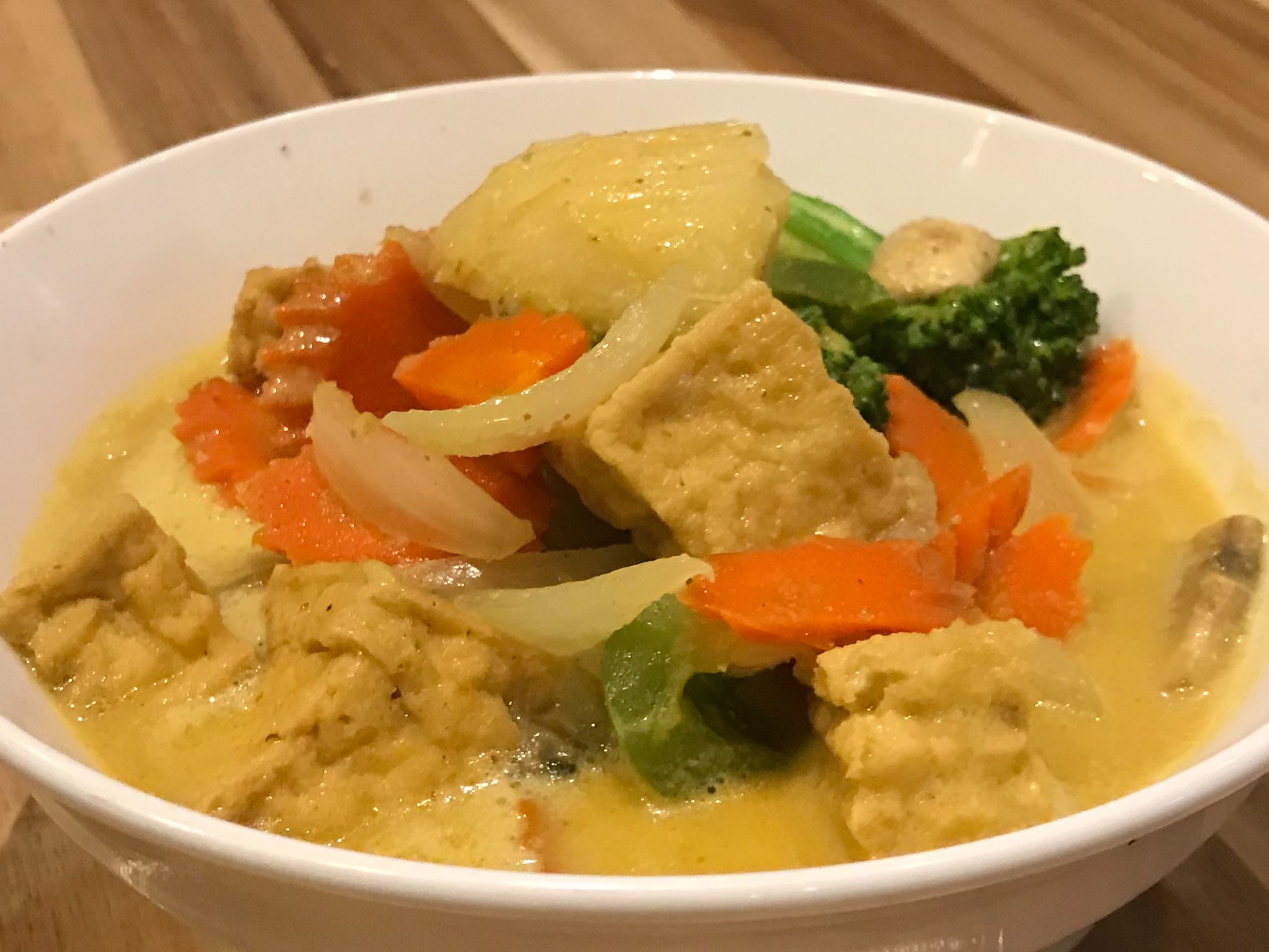 Order YELLOW CURRY food online from Ping Yang Thai Grill & Dessert store, San Francisco on bringmethat.com