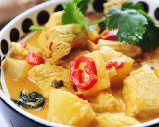 Order Pineapple Curry food online from Pad Thai Bistro store, Glendale on bringmethat.com
