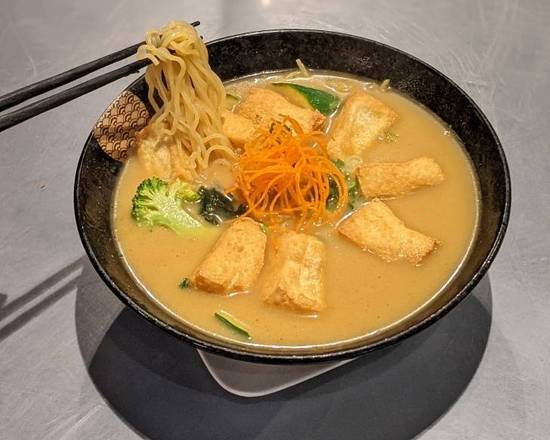 Order Curry Ramen Noodle Soup food online from Jojo Sushi Bar & Restaurant store, Santa Rosa on bringmethat.com