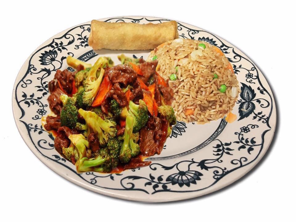 Order C6. Beef with Broccoli Dinner Combination Platter food online from Panda Garden store, Bettendorf on bringmethat.com