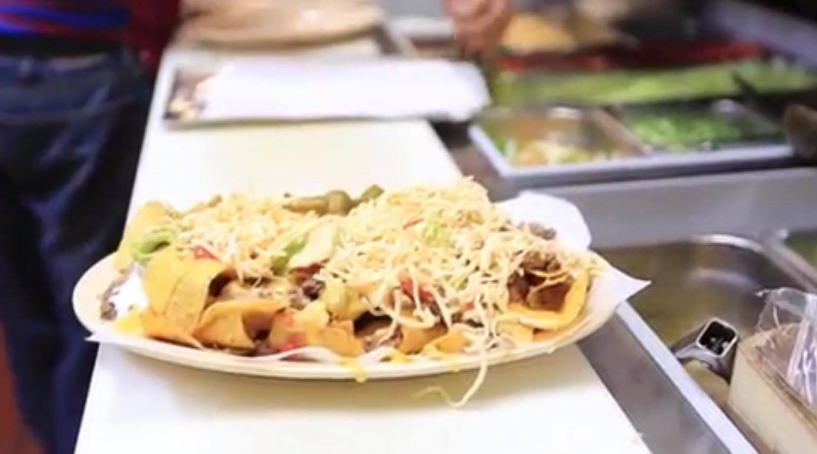 Order Steak Nachos Supreme food online from Taco and burrito house store, Chicago on bringmethat.com