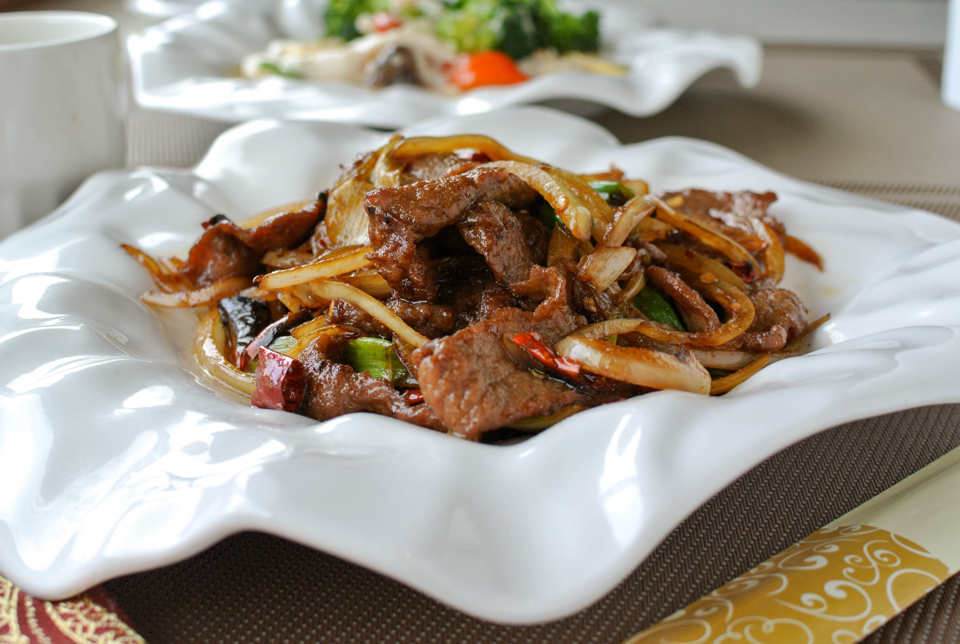 Order Mongolian Beef/Lamb 蒙古牛/蒙古羊 food online from Fey Restaurant store, Menlo Park on bringmethat.com