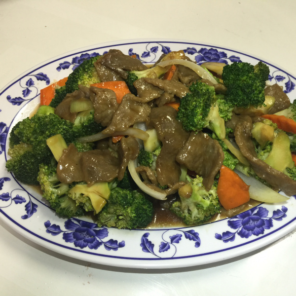 Order Beef with Broccoli food online from Lucky Bamboo Restaurant store, Modesto on bringmethat.com