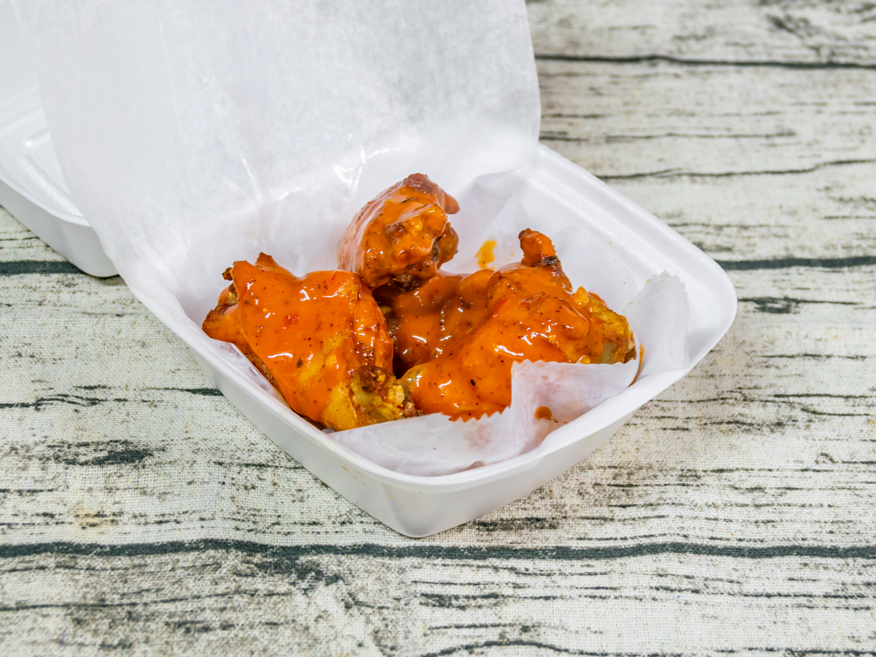 Order 6 Wings food online from Flava Wingz Spot store, Irvington on bringmethat.com