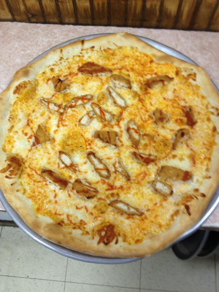 Order Buffalo Chicken Pizza food online from Mario's Pizza store, Hammonton on bringmethat.com