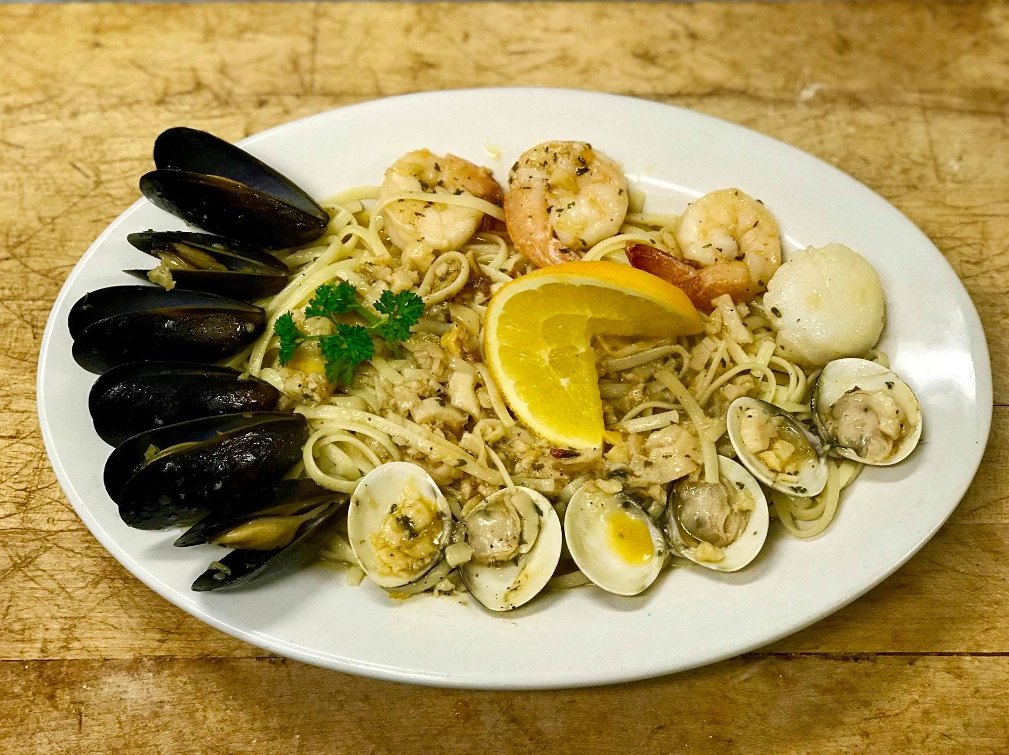 Order Linguine Pescatore - Entree food online from Tani Pizza store, Butler on bringmethat.com