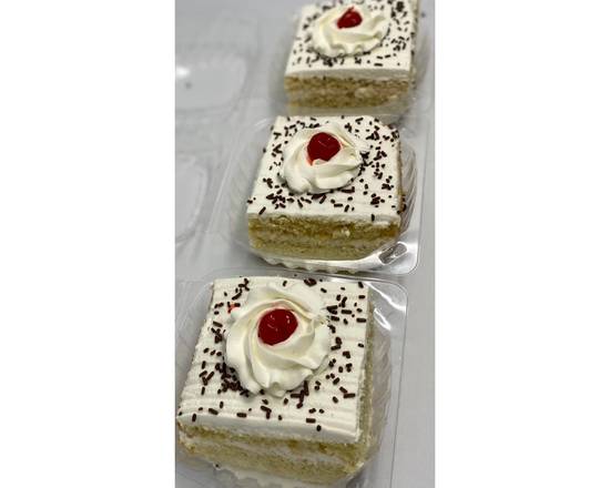 Order Pastel 3 leches food online from Taqueria Y Restaurant El Primo store, Cary on bringmethat.com