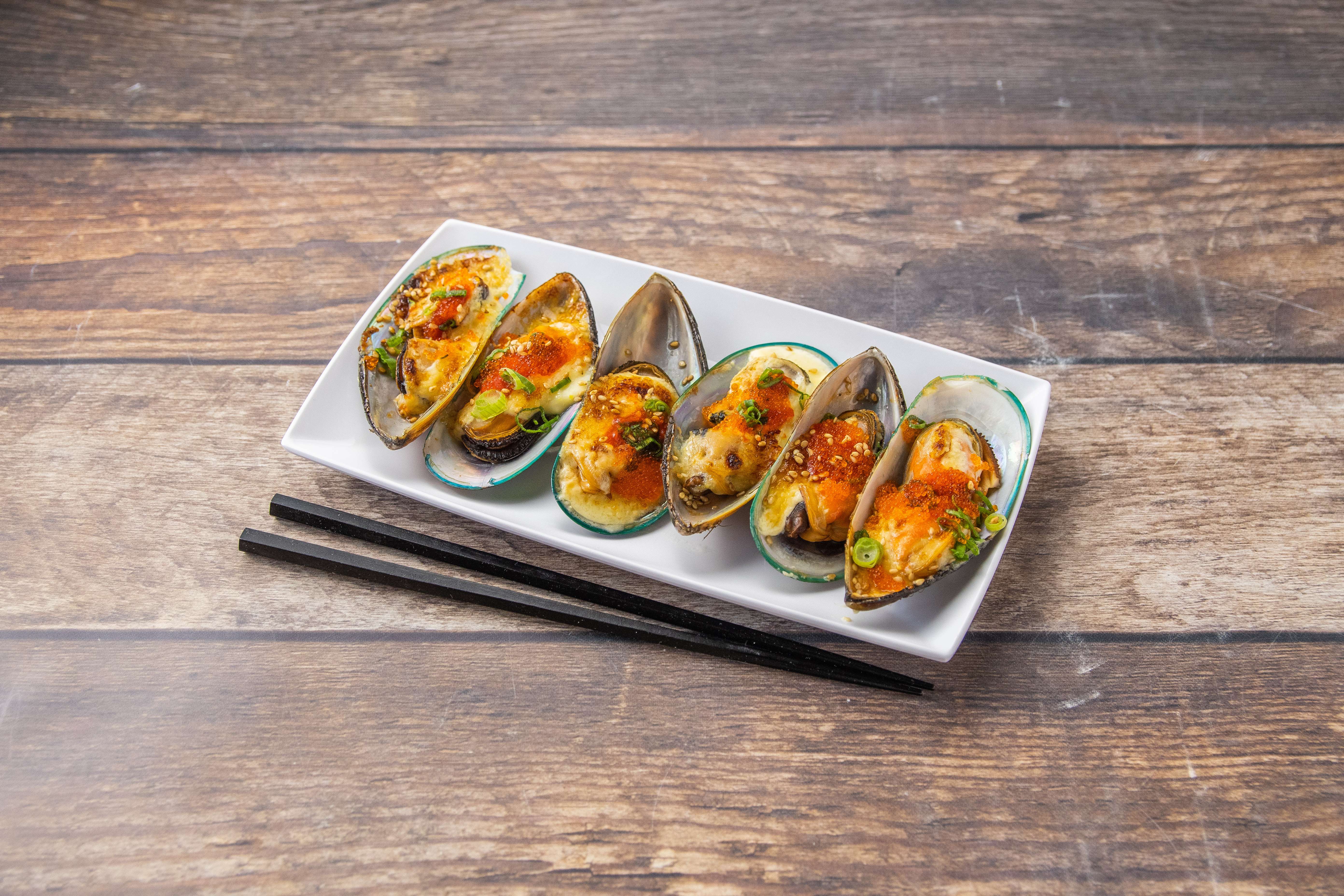 Order 5Piece Baked Green Mussel Sushi food online from Matsu Sushi store, Pleasant Hill on bringmethat.com