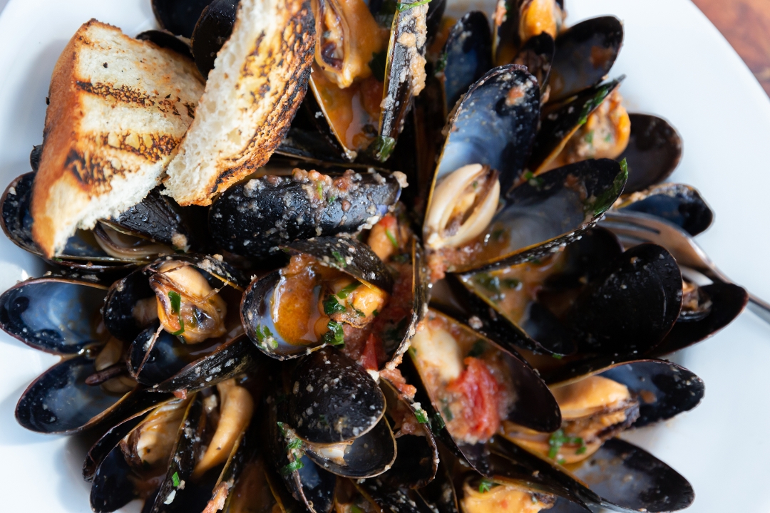 Order Mussels Fra Diavolo food online from Limoncello store, West Chester on bringmethat.com
