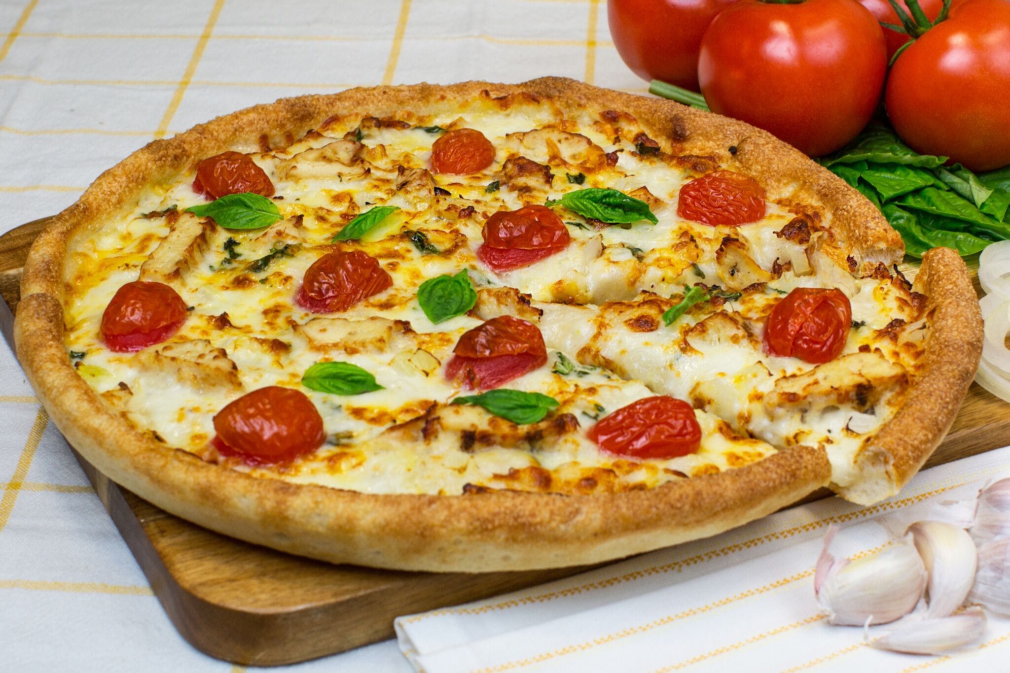 Order Alfredo Picante Pizza - Personal 8'' food online from Sarpino's Pizzeria store, Houston on bringmethat.com
